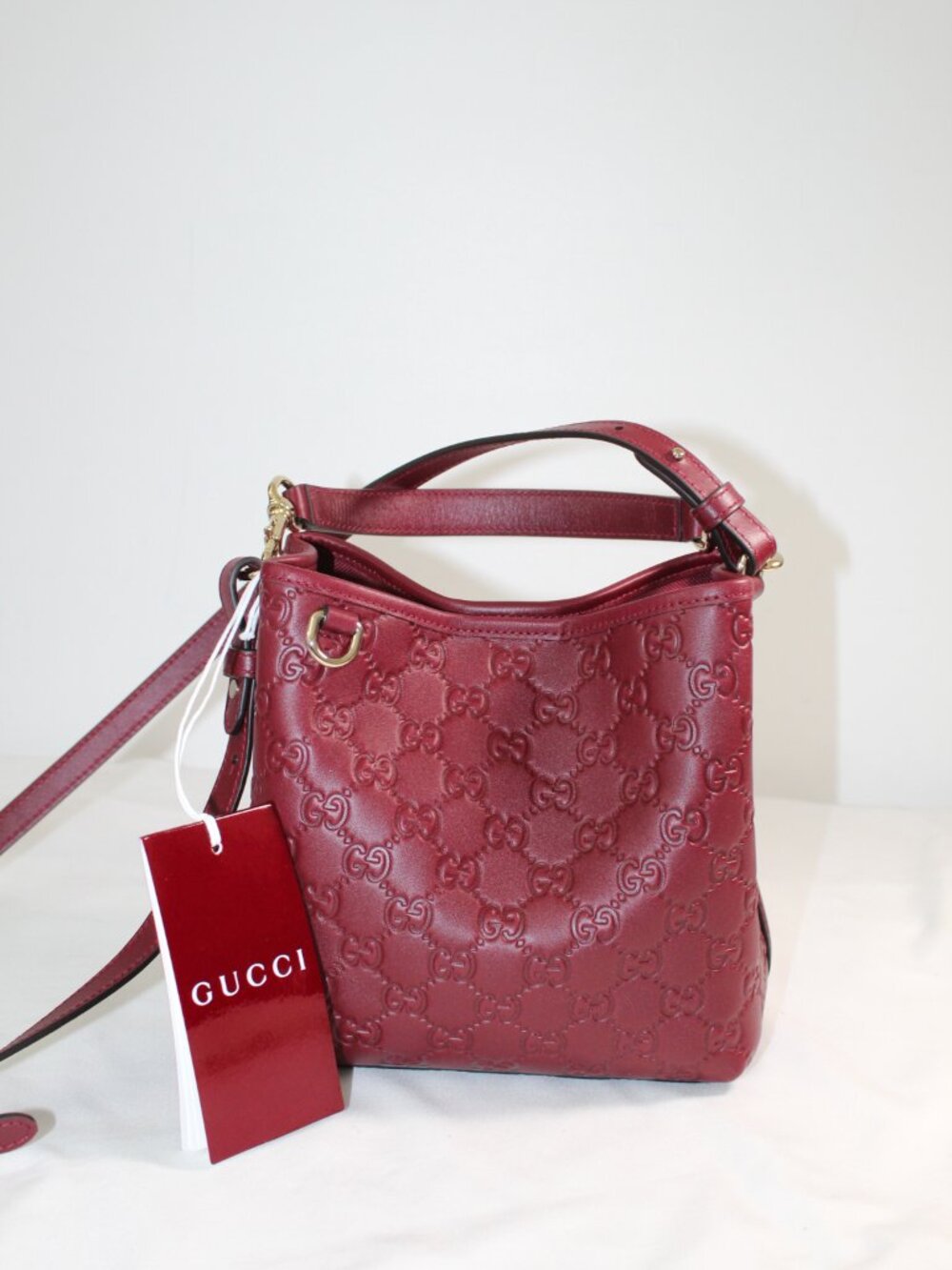 NWT Gucci GG Arabella Monogram Emblem HBG Bucket Shoulder Bag Crossbody 815118